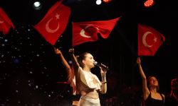 Marmara Adası’nda Ece Mumay Rüzgarı Esti! 30 Ağustos Zafer Bayramı Coşkusu Meydanlara Sığmadı!