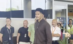 Jayden Oosterwolde Roma'ya Ulaştı: Havalimanında Yüzünden Düşen Bin Parça! Transfer Sözleri Gündem Oldu!