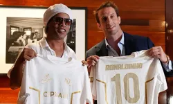 Futbol Dünyası Bu Transferi Konuşuyor! Ronaldinho 11 Yıl Sonra Sahalara Geri Döndü: İşte Yeni Takımı!