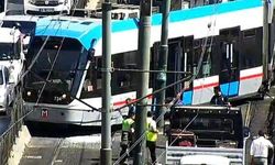 İstanbul'da Korkutan Tramvay Kazası! Fındıklı İstasyonunda Raydan Çıktı: Yolcular Tahliye Edildi!