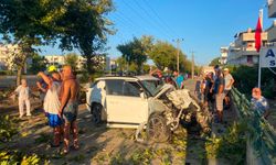 Altınoluk'ta Sabah Saatlerinde Kaza! Kontrolden Çıkan Araç Ağaçlara Çarptı!