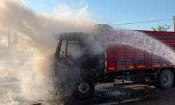 Gönen Cumhuriyet Bulvarı'nda Kamyon Yangını! Araç Kullanılamaz Hale Geldi!