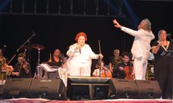 SELDA BAĞCAN SÖYLEDİ, 50 BİN KİŞİ EŞLİK ETTİ!
