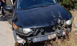 Balıkesir Dursunbey Yolunda Feci Kaza! Bariyerlere Çarpan Araçta Can Pazarı!