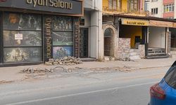 Balıkesir Soma Caddesi'nde Altyapı Çilesi: Kaldırımlar Yürünmez Halde, Esnaf ve Vatandaş Çözüm Bekliyor!