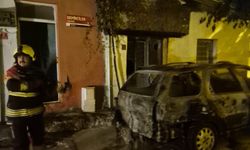 Bigadiç’te Felaketin Eşiğinden Dönüldü! Evin Önündeki Araç Alevlere Teslim Oldu