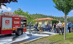 Dursunbey’de Otomobil Alevlere Teslim Oldu! İtfaiye Ekipleri Müdahale Etti