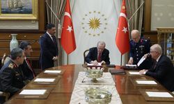 YAŞ Kararlarının Tam Metni Açıklandı: 63 General ve Amiral Emekliye Sevk Edildi, TSK’da Rütbeler Yeniden Şekillendi!