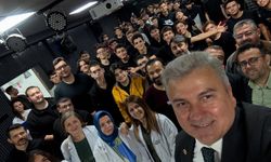 Yıllar Sonra Aynı Sıralara Döndü! Mustafa Canbey Mezun Olduğu Okulda Gençlerle Buluştu