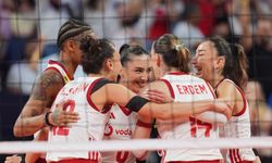 FİNALDEYİZ! Filenin Sultanları, Sırbistana Set Vermedi! CEV Avrupa Şampiyonası'nda Finale Yükseldi!