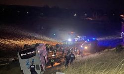 Yolcu otobüsü tarlaya uçtu! 24 kişi yaralandı