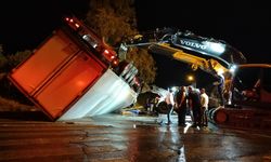Antalya Manavgat'tan Acı Haber: Tırın Altında Kalan 2 Kadın Hayatını Kaybetti!
