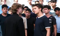 Kanal D Daha 17 Dizisinde Şok Gelişme! Teoman'ın Partisinde Kriz Çıktı: 16. Bölüm Fragmanı Yayınlandı mı?