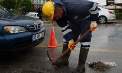 Balıkesir Genelinde Sağanak Yağış Mesaisi! Kentte Su Baskınlarına Karşı Teyakkuz: İşte Son Durum Detayları!