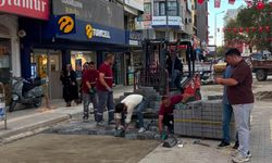 Edremit’te Çalışmaların Ardından Yeni Görüntü Ortaya Çıktı: Cumhuriyet Meydanı’nda Ekipler Mesaiye Başladı!