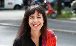 Berlin’de Seçimin Gecesine Elif Eralp Damga Vurdu! Sandıktan Birinci Çıktı: “Tarih Yazdık Arkadaşlar”