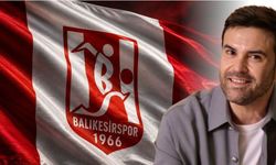 İsmail Özkan'dan kırmızı beyaz sevda