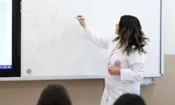 MEB’den Öğretmen Önlükleri İçin Yeni Karar: Standartlar Resmi Olarak Açıklandı!