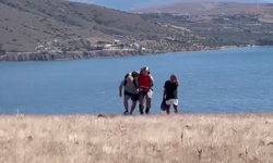 Balıkesir’de Yelkenli Tekne Su Alarak Karaya Oturdu! Kayalıklarda 2 Kişi Mahsur Kaldı!