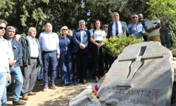 Vasiyetiyle Edremit Çamlıbel’e Defnedilmişti! Tuncel Kurtiz 13. Yılında Unutulmadı