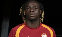 Trabzonspor - Galatasaray Maçında Kırmızı Kart Şoku! Lesley Ugochukwu Kırmızı Kartla Atıldı! Galatasaray 10 Kişi Kaldı!