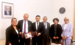 HAYKOOP Başkanı Faruk Özen'den Alman Tarım Bakanı'na Balıkesir'in Simgesi Yağcıbedir Halısı
