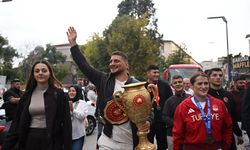 Biri Er Meydanından Biri Ringden Madalyayla Döndü! Balıkesir Şampiyonlarını Karşıladı