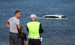 El Frenini Çekmeyi Unuttu! Park Ettiği Otomobil Denize Uçtu
