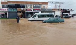 Mersin'de Şiddetli Yağış Hayatı Felç Etti: Silifke'de Ev ve İş Yerlerini Su Bastı, MESKİ Ekipleri Sahada!