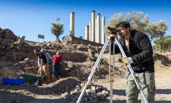 İzmir’de 5 Bin Yıllık Geçmiş Gün Yüzüne Çıkıyor: Smyrna Höyüğü’nde Savunma Duvarları Araştırılıyor!