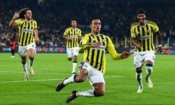 Şampiyonlar Ligi'nde Fenerbahçe Fırtınası: Fenerbahçe, Slavia Prag Karşısında İlk Yarıyı Önde Tamamladı!