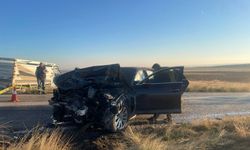 Afyonkarahisar Emirdağ'da Korkunç Kaza: İki Otomobil Kafa Kafaya Çarpıştı, 4 Kişi Hayatını Kaybetti!