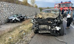 Çorum Alaca’da İki Otomobil Çarpıştı: 4 Kişi Öldü, 2 Yaralandı; Kimlik Tespit Çalışmaları Devam Ediyor!
