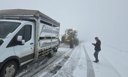 Muş'ta Yüksek Kesimlere Kar Yağdı: 2 Bin 550 Rakımlı Çavuştepe'de Ulaşım Güçlükle Sağlanıyor, Ekipler Sahada İş Başında!