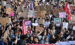 AVRUPA’DA GENÇLİK İSYANI: SOKAKLAR NEDEN KARIŞTI? PARİS’TEN TİRAN’A AVRUPA’DA ÖFKE SOKAĞA TAŞTI