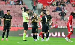 Samsunspor - Amedspor Maçında Olaylı Gece! 3 Kırmızı Kart, Penaltı ve Liderlik Yarışı