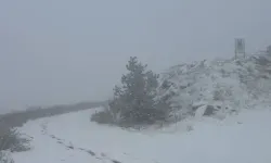 Ankara'da Hava Bir Anda Değişti! Işık Dağı'na Mevsimin İlk Karı Düştü!