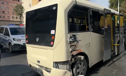 Güngören'de feci kaza: Tramvay yolu hattına giren yolcu minibüsü dehşet saçtı, 4 yaralıdan birinin durumu ağır!