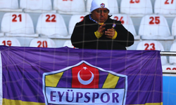 Erzurum Deplasmanında Tek Başına Bir Ordu! Eyüpsporlu Taraftardan Tribünleri Duygulandıran Görüntü!