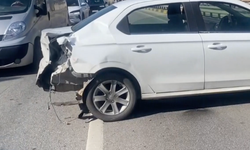Serik'te Korkutan Trafik Kazası: Üç Aracın Karıştığı Zincirleme Kazada Şans Eseri Yaralanan Olmadı!