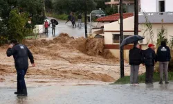 Şiddetli Yağış Hayatı Felç Etti! Köprü Yıkıldı... Yol Çöktü... Eğitime Ara Verildi!