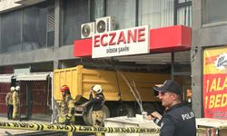 Hafriyat Kamyonu Eczaneye Daldı! Kazada 6 Kişi Yaralandı