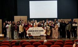 Balıkesir'de Türkiye ve Finlandiyalı Gençler Aynı Sahnede Buluştu! Tiyatroyla Dünyaya Mesaj Verdiler