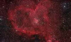 NASA Uzayın Kalbini Görüntüledi! Kalp Şeklindeki Dev Nebula Keşfedildi: İşte Büyüleyici Görüntünün Detayları!