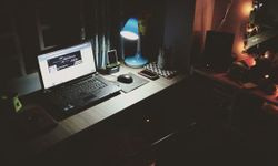 Laptop Şarjıyla Telefon Şarj Etmek Güvenli Mi? 65W Adaptör Kullanırken Bilmeniz Gerekenler Ve Kritik Uyarılar!