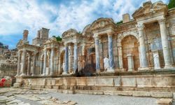 DAĞLARIN ARASINDAKİ ROMA ŞEHRİ VE 1800 YILLIK ANTONİNLER ÇEŞMESİ