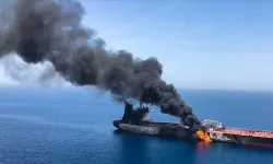 Basra Körfezi'nde 4 Petrol Gemisi Vuruldu! İran'dan ABD'ye Tehdit