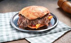 TasteAtlas Dünyanın En İyi Sandviçlerini Sıraladı: Türk Mutfağından Tombik Döner Zirvenin Sahibi Oldu!