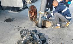Önce Ayvalık Şimdi Edremit... Kanalizasyon Hattından Çuvallar ve İnşaat Atıkları Çıktı