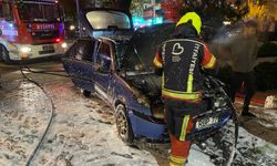 Balıkesir Karesi'nde Feci Kaza Sonrası Araç Yangını! İtfaiye Ekipleri Anında Müdahale Etti